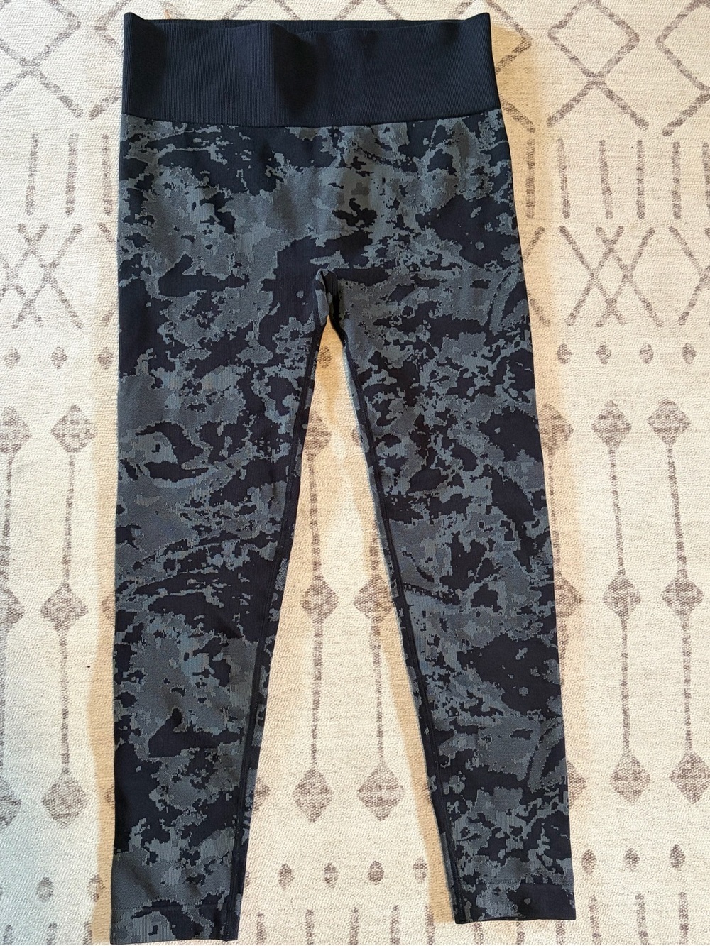 NWOT AnyBody Black Gray Abstract Print High Rise Leggings XL - Picture 6 of 7